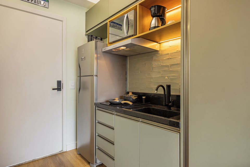 Comfort Apartment, 1 Queen Bed, Kitchen, City View | Private kitchen | Full-size fridge, microwave, stovetop, cookware/dishes/utensils