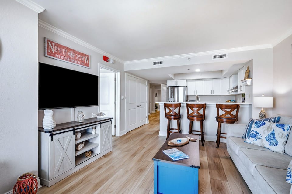 Bay View Resort 506 - Living room