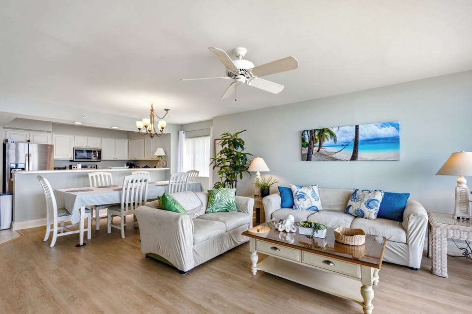 Emerald Cove 4A - Living Area