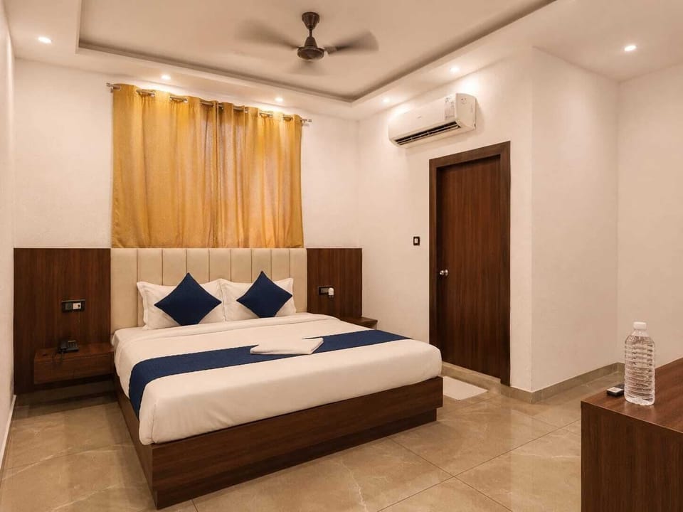 Deluxe Room | In-room safe, desk, laptop workspace, iron/ironing board (on request)