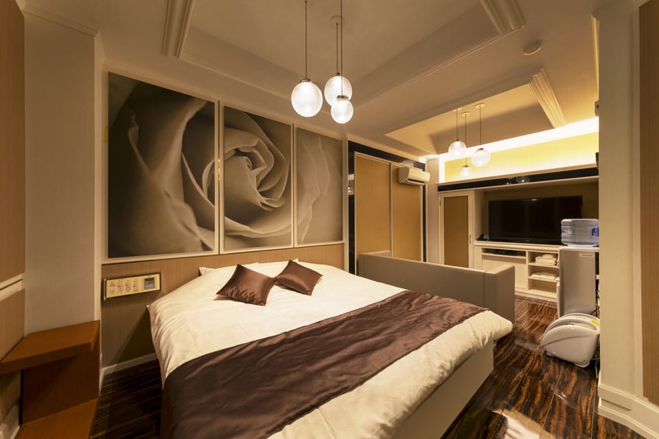 Standard Double Room | Desk, soundproofing, WiFi (free), individually decorated
