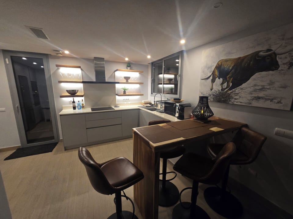full kitchen with bar area
