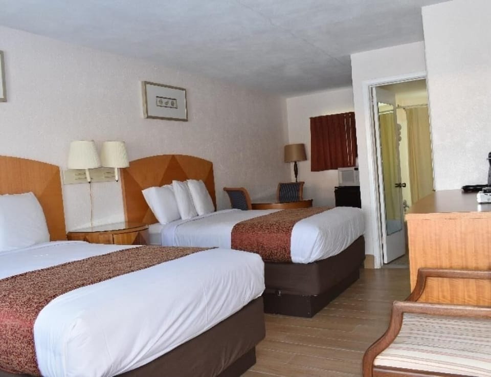 A-Deluxe Room With Two Full Beds image 2