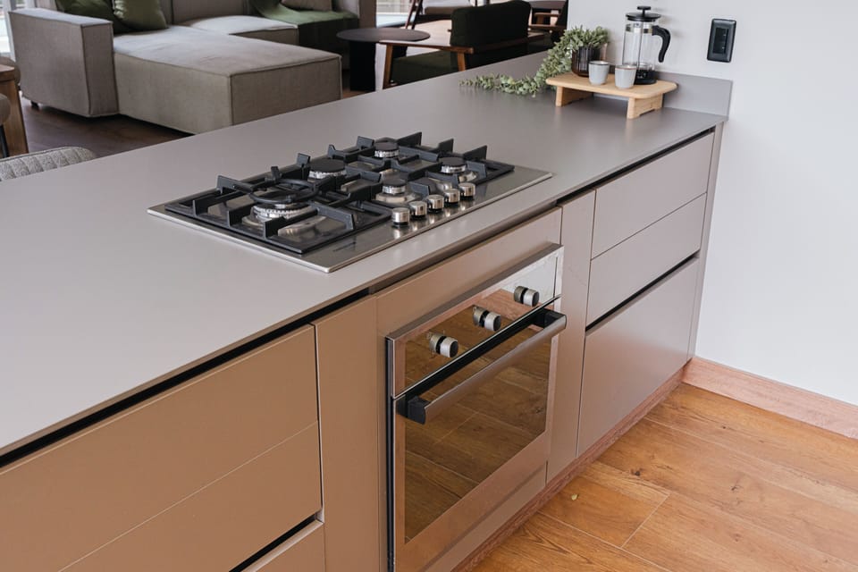 Superior Double Room, Balcony, City View | Private kitchen | Microwave, oven, stovetop