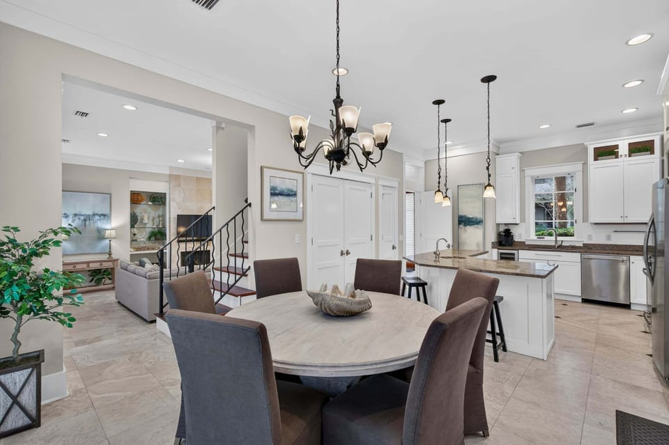Hello Sunshine - Miramar Beach - Dining Room & Kitchen