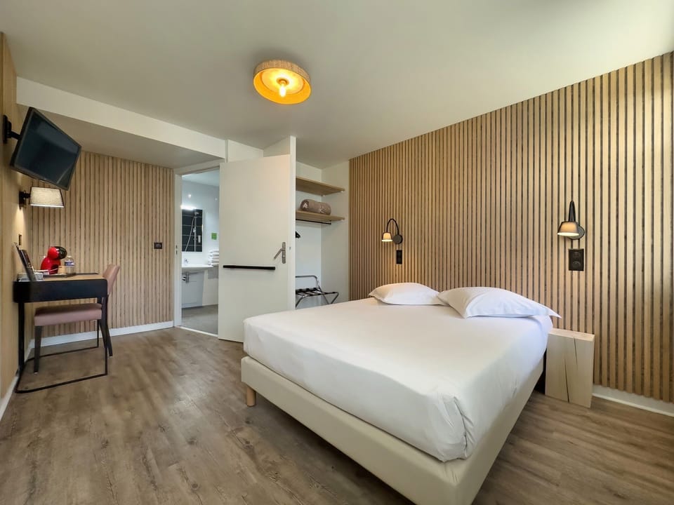 Accesible Double Room | Premium bedding, desk, blackout drapes, soundproofing