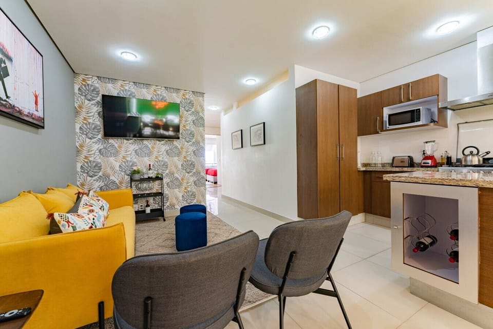 AirBnB SLP102-19