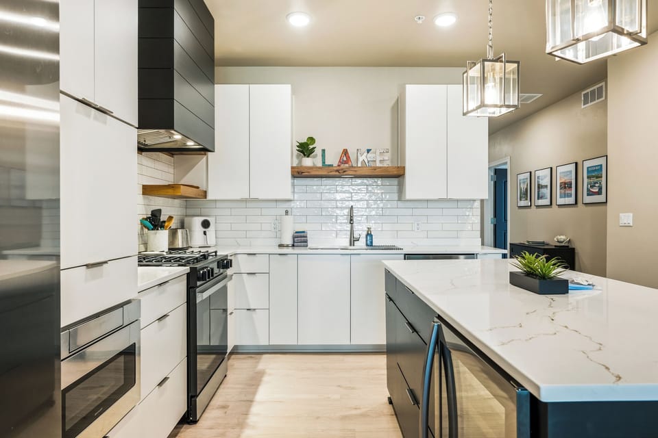 Start the morning with fresh coffee, prepare a quick lunch, or cook a full family dinner in the well-equipped kitchen.
