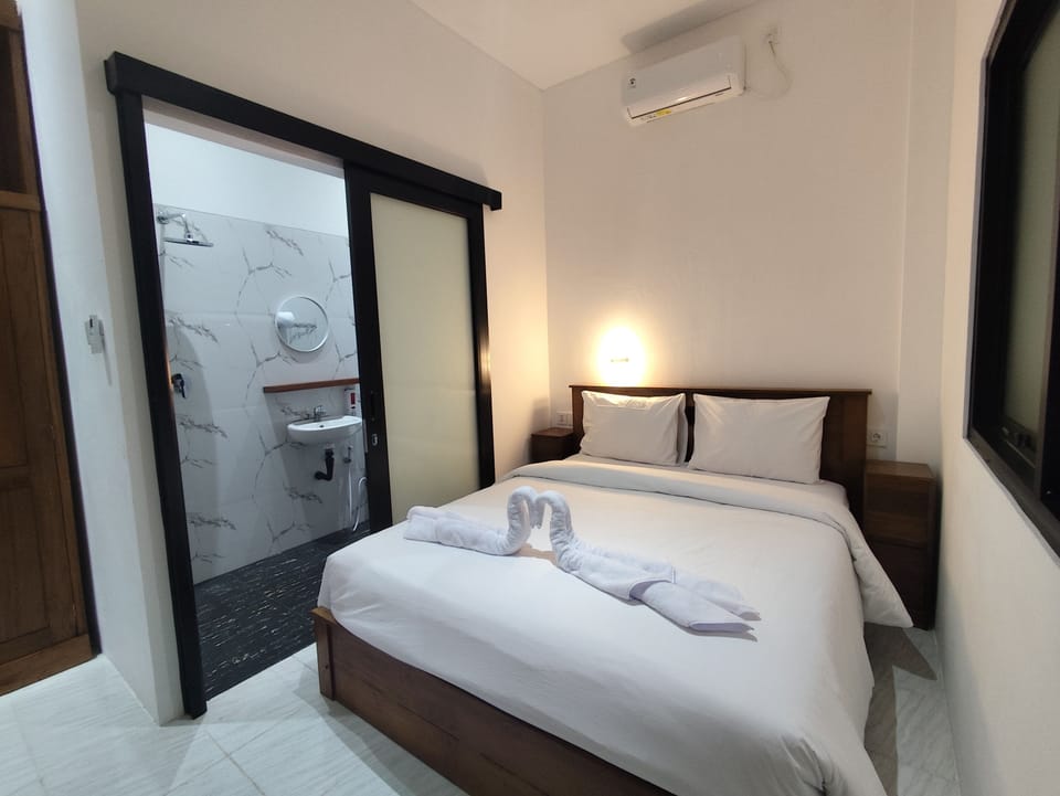 Family Double Room, Courtyard View | Desk, WiFi (free)