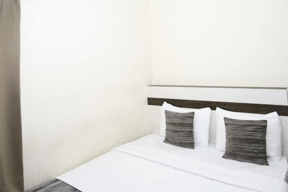 Deluxe Double Room, City View | In-room safe, iron/ironing board, WiFi (free)