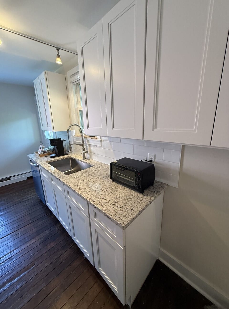 Equipped Kitchen with Dishwasher & Coffee Maker