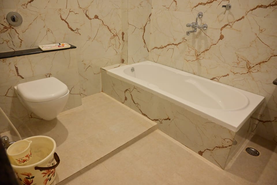 Shower, free toiletries, towels