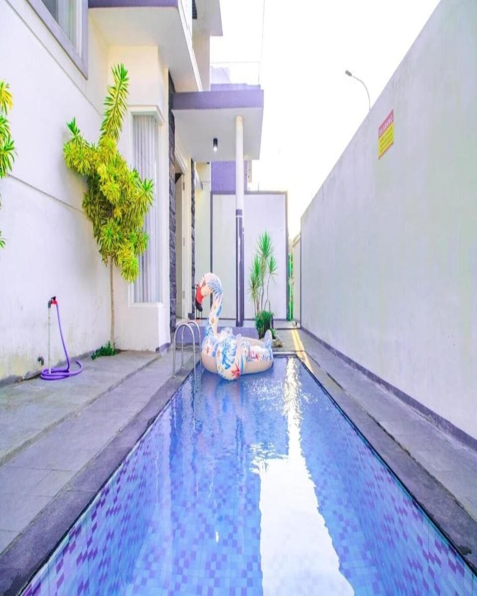 6 indoor pools