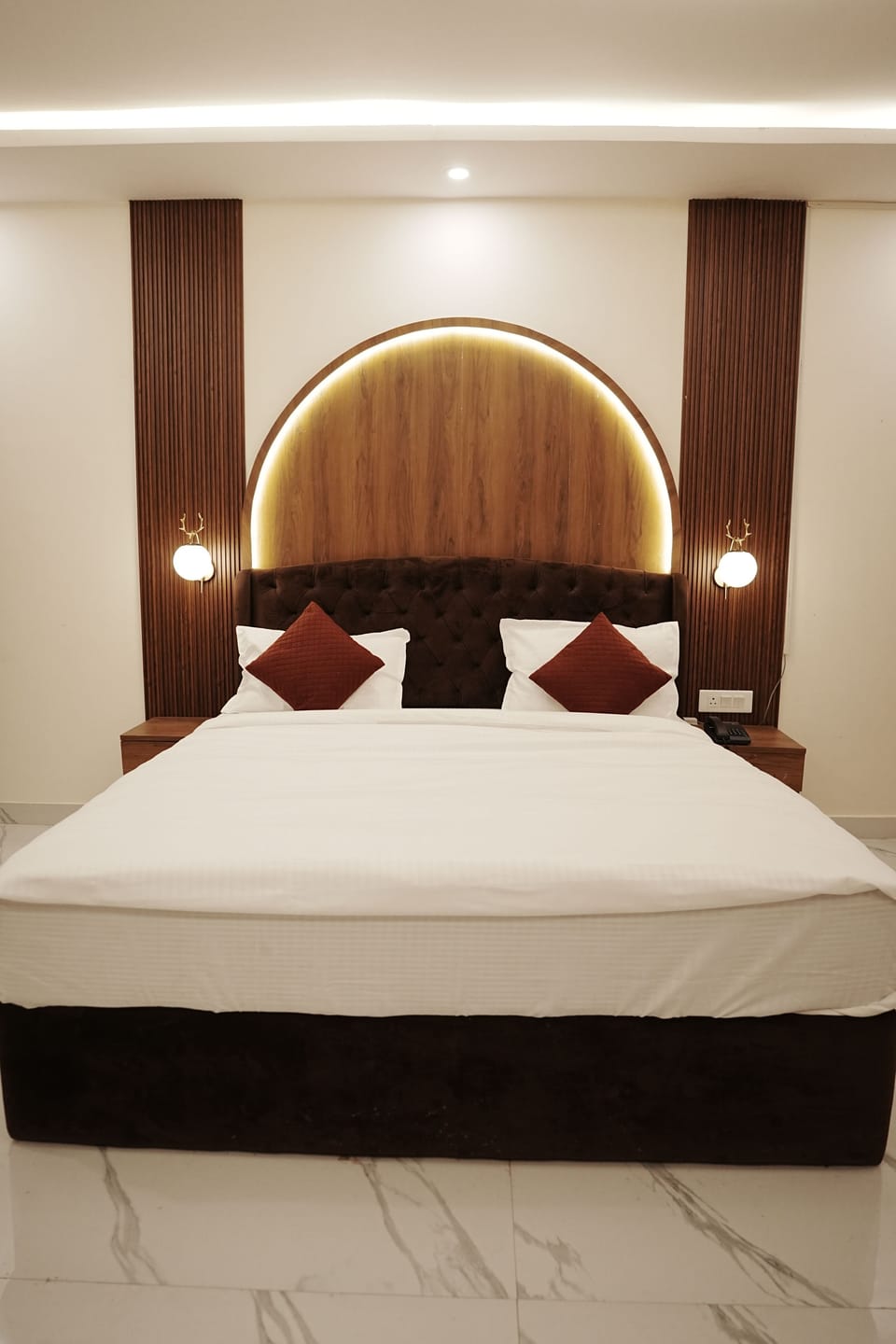 Deluxe Double Room | Desk, laptop workspace, soundproofing, iron/ironing board (on request)