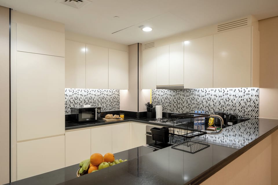 Deluxe Apartment, City View | Private kitchen | Full-size fridge, microwave, oven, stovetop