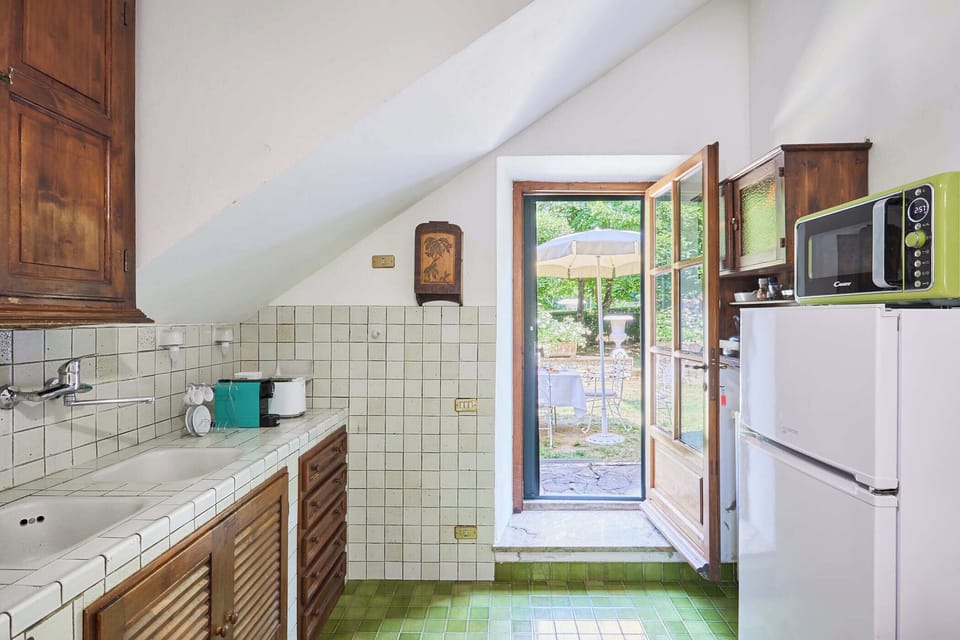 Apartment, 1 Bedroom | Private kitchen | Full-size fridge, stovetop, dishwasher, coffee/tea maker