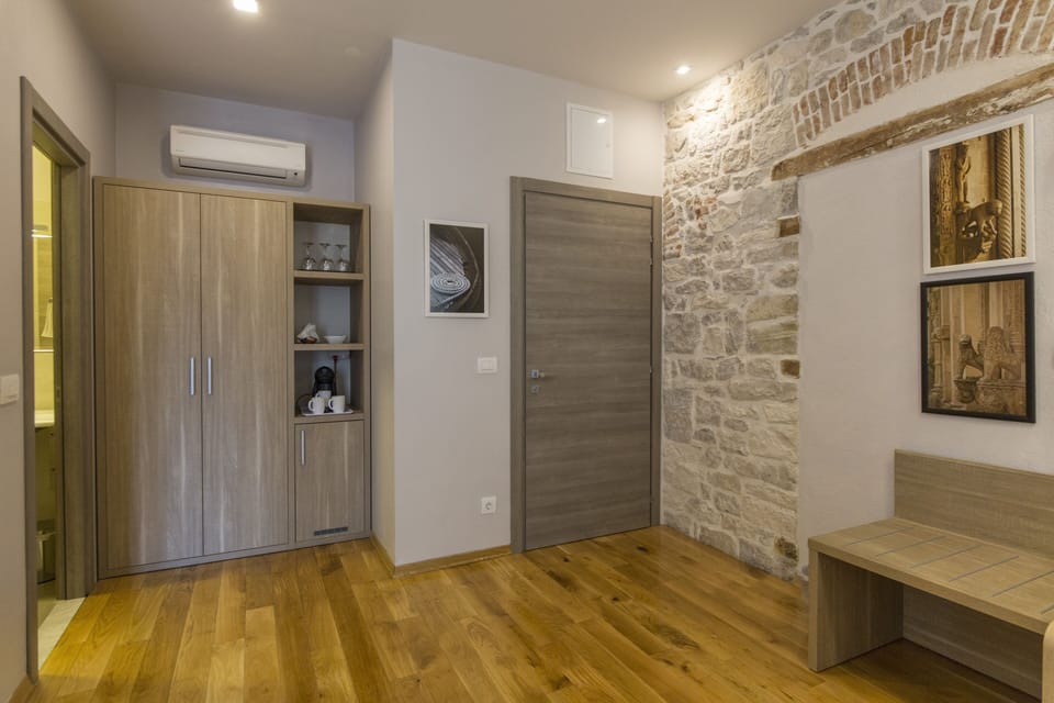 Triple Room | Desk, iron/ironing board, free WiFi