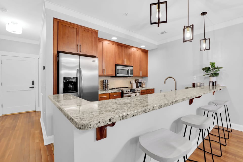 Enjoy casual dining and conversations at the kitchen counter.