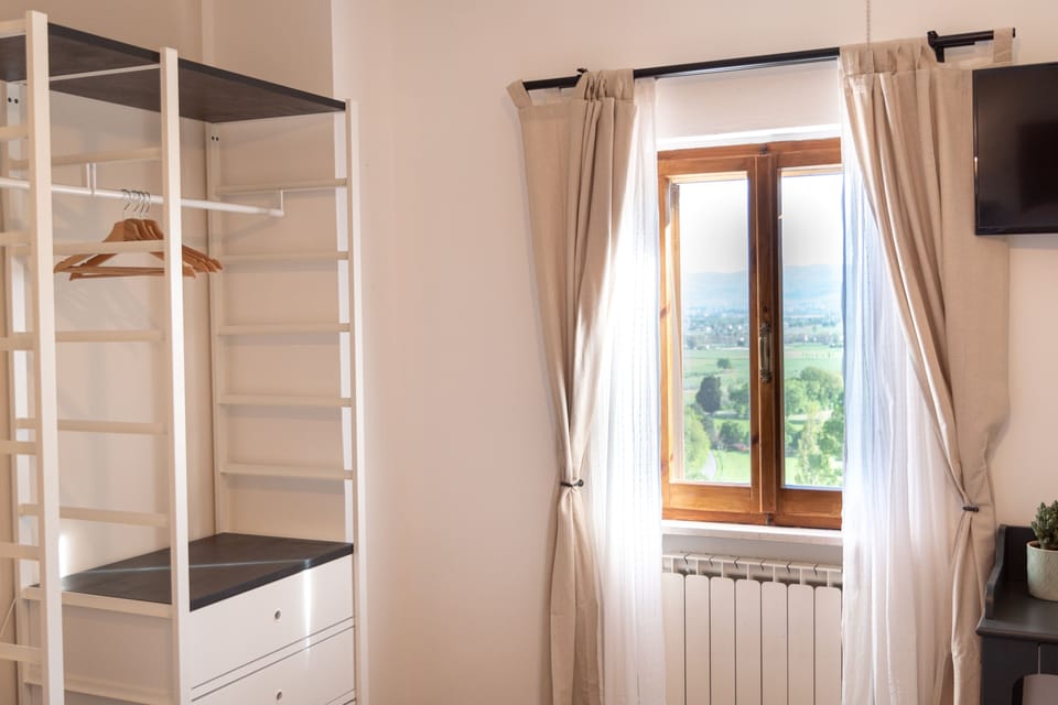 Premium bedding, desk, blackout drapes, soundproofing