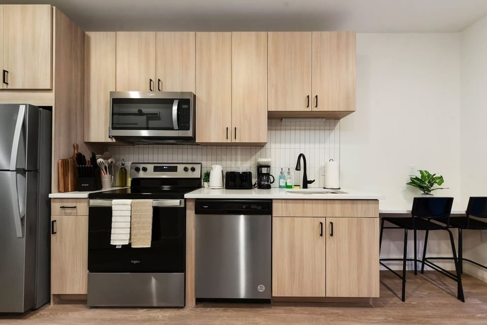 FULLY stocked Kitchen with rice cooker, coffee machine, kettle, pots, pans and SO much more!
