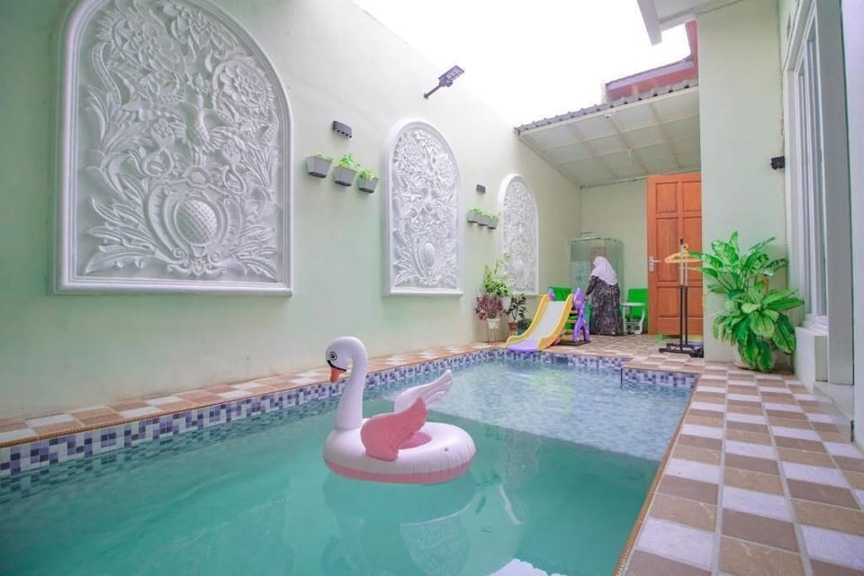 6 indoor pools