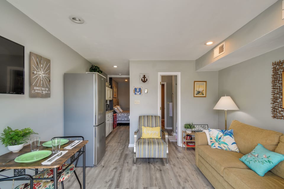 Living Area | Dining Table