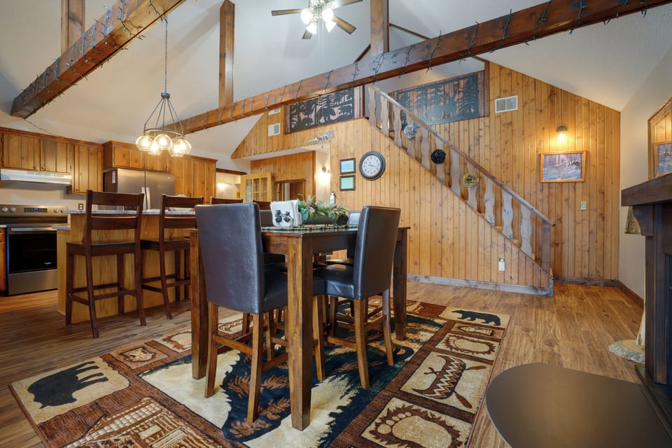 Dining Area | Dishes & Flatware Provided | 1st Floor