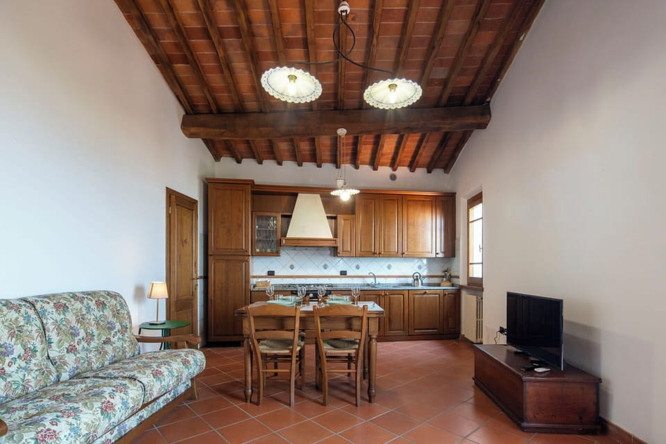 Autumn, Dining Room, Kitchen, Living Room, Spring, Summer