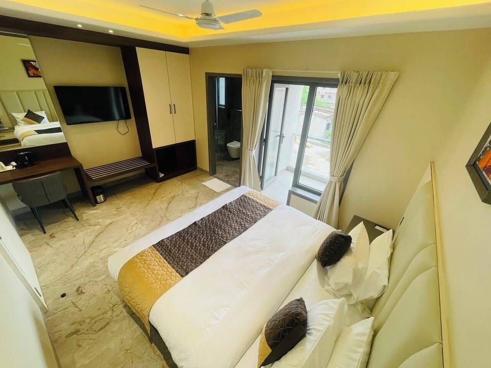 Premium Room, Balcony | Iron/ironing board (on request), WiFi (free)
