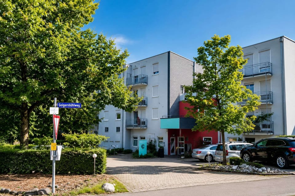 Hotel Exterior [summer]