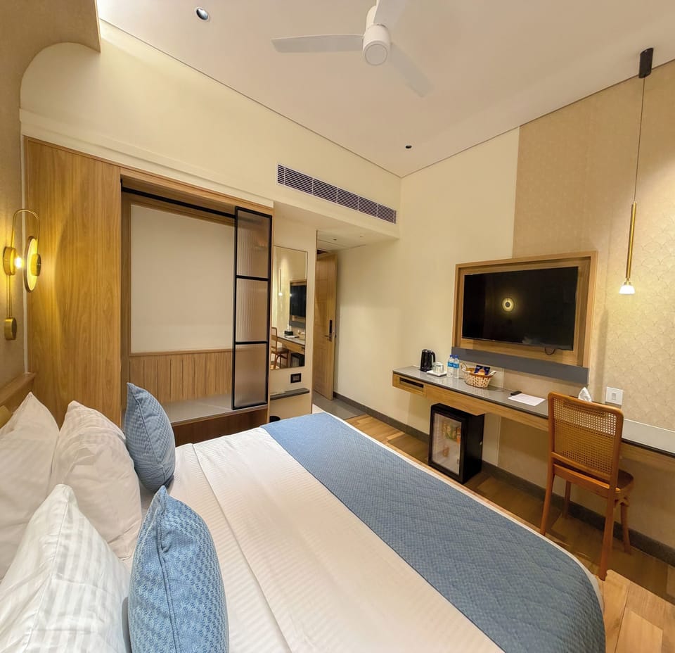 Deluxe Room | Premium bedding, WiFi (free), bed sheets