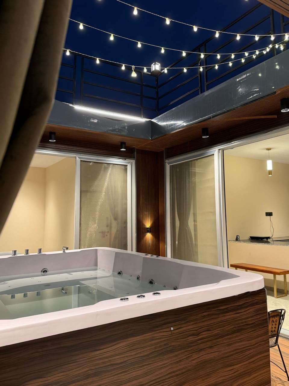 Indoor spa tub