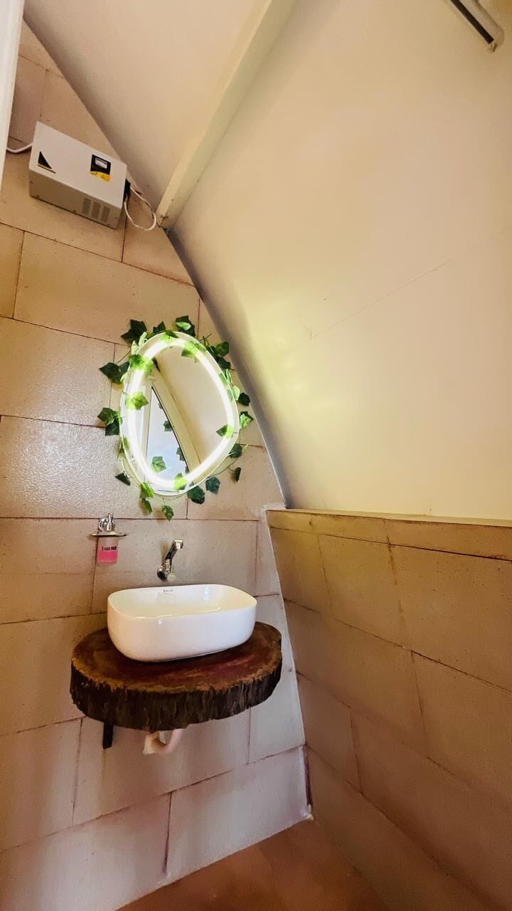 Luxury Tent, Lake View | Bathroom | Shower, towels, soap, shampoo