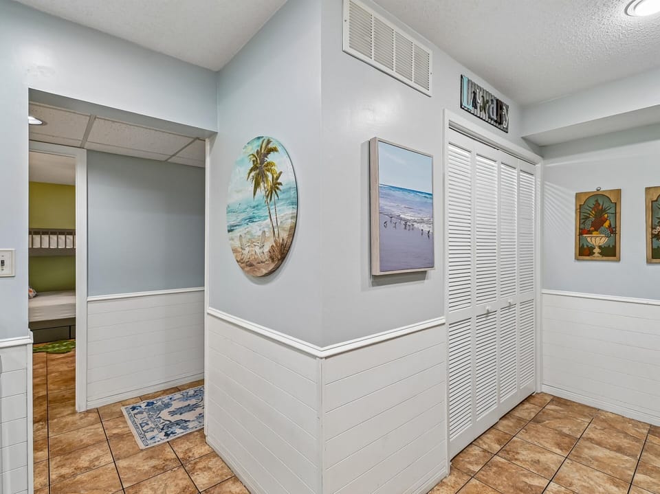 Kitchen - Laundry Closet