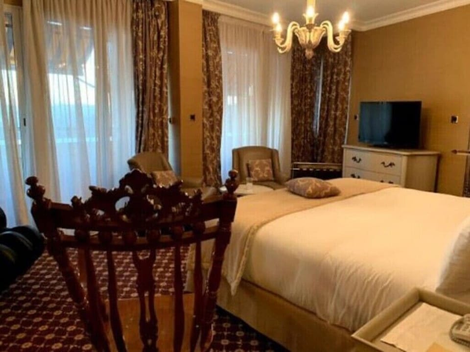 Classic Room | In-room safe, desk, WiFi (free)