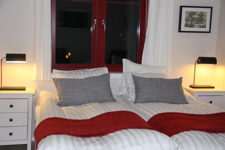 Double Room (Tullaren) | Cribs/infant beds, rollaway beds, free WiFi, bed sheets