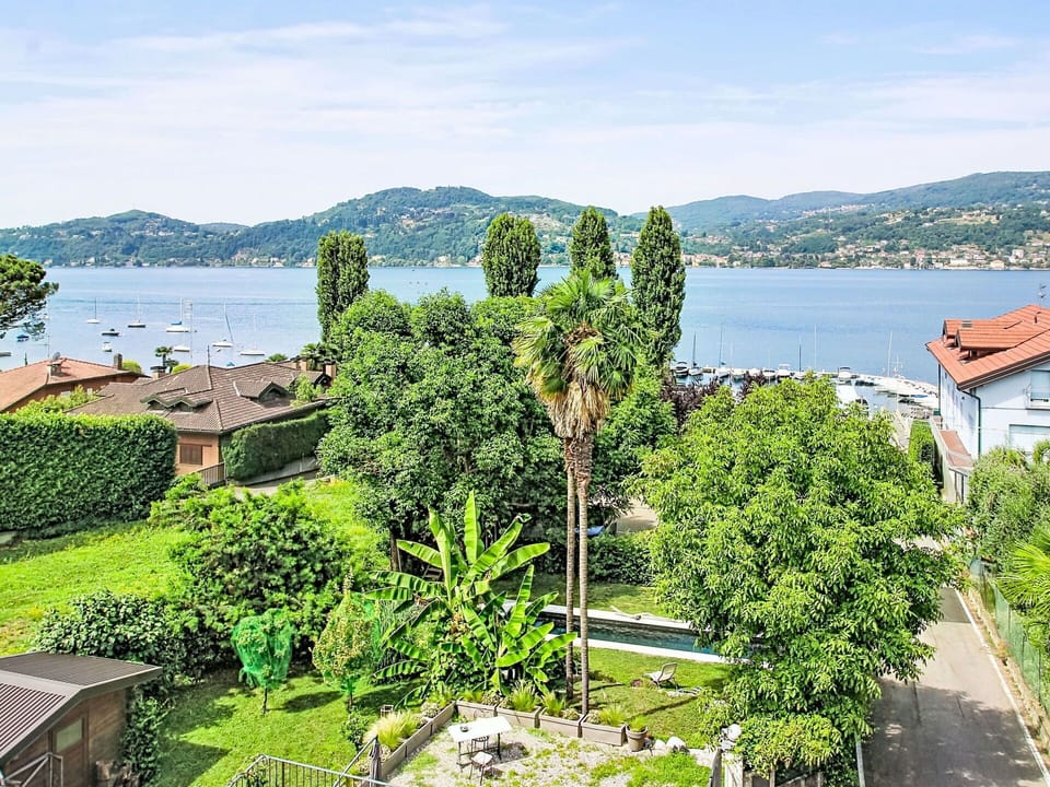 Landscaping, Hacienda, Balcony, Hedge, Villa, Resort Town