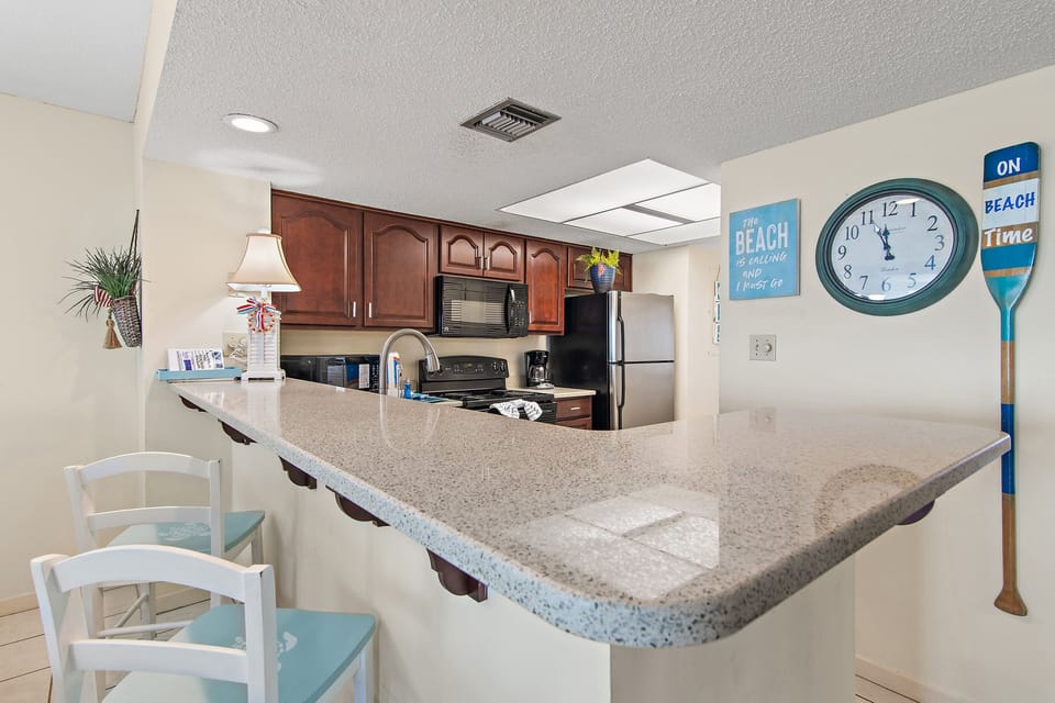 Spacious kitchen with wraparound breakfast bar and plenty of counter space