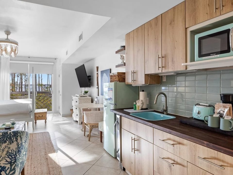 Well-equipped kitchenette with retro-inspired appliances