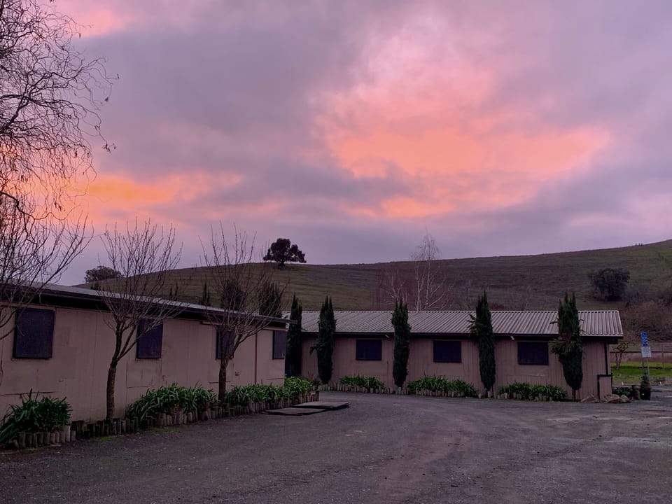 Peaceful countryside stay with wide-open views and stunning sunset skies