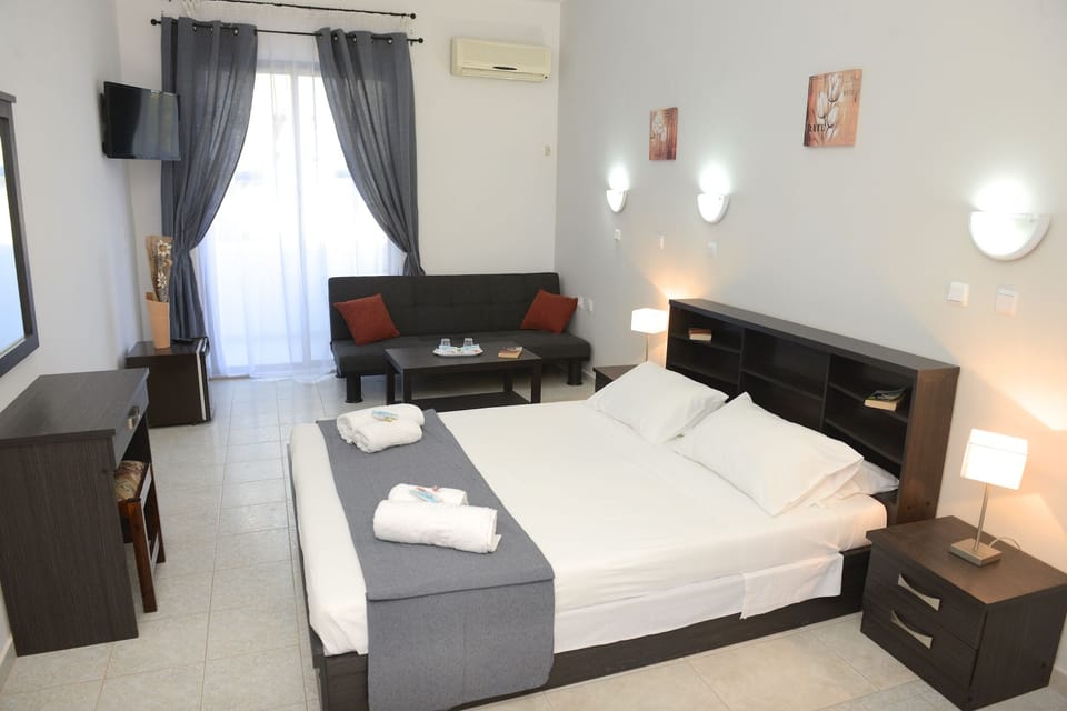 Superior Double Room, Balcony, Garden View | Premium bedding