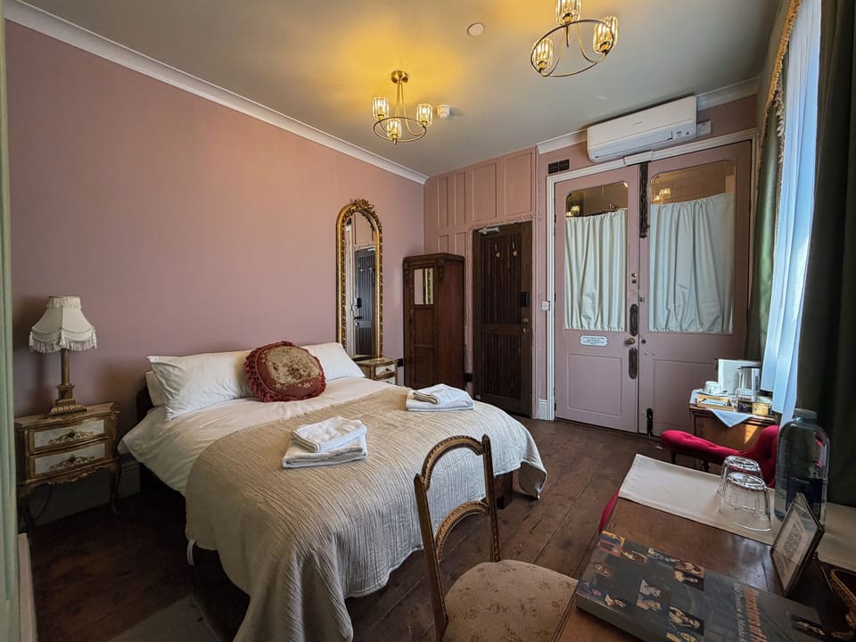 Comfort Double Room | Desk, iron/ironing board, WiFi (free)