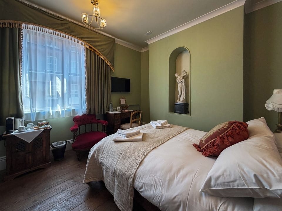 Comfort Double Room | Desk, iron/ironing board, WiFi (free)