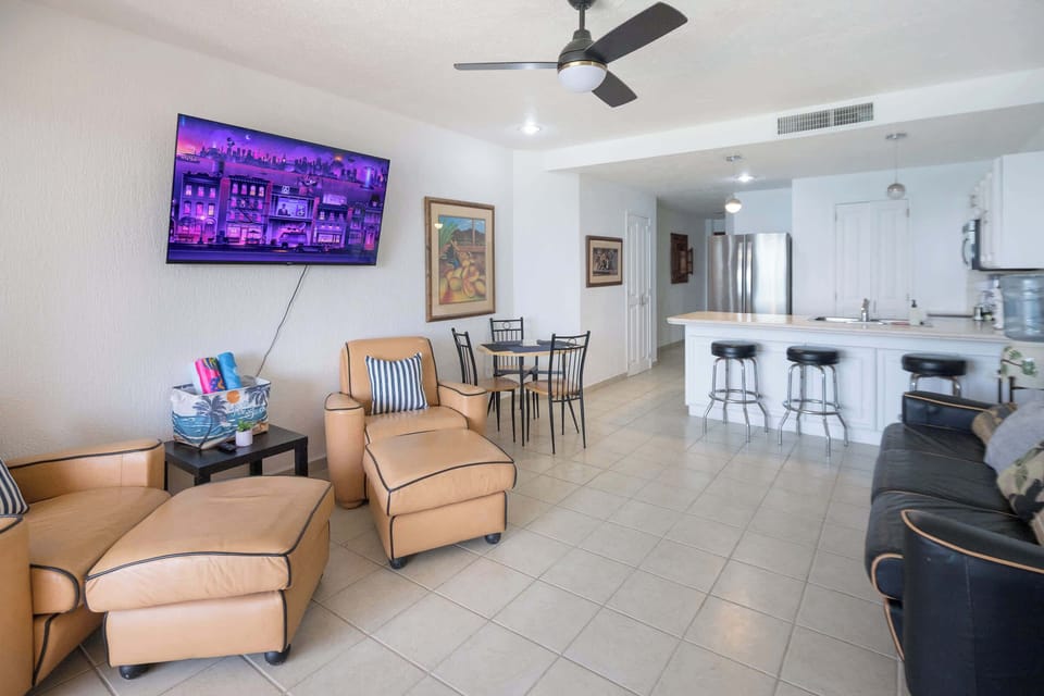 🍿🏖️ Beach by day, movie night by night—relax with a Smart TV and all the comforts of home! 🌊✨
