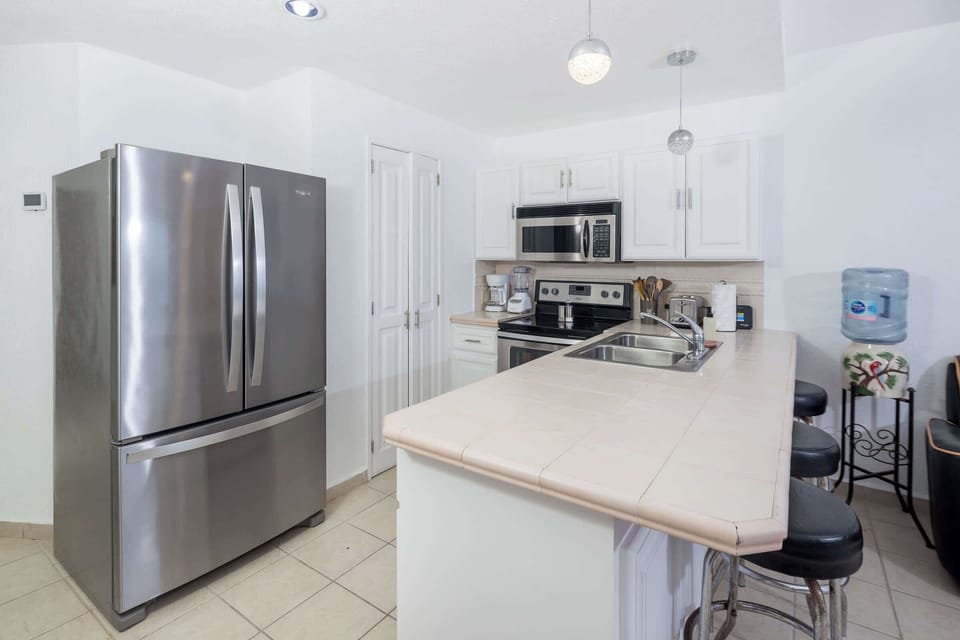 🏝️🍳 Cook, gather, and make vacation memories in a bright, spacious kitchen designed for your beach getaway! 🌴✨