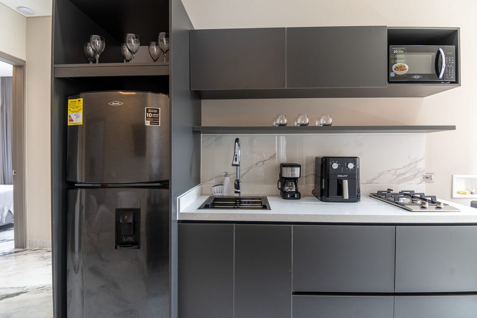 Deluxe Apartment, 2 Bedrooms, 2 Bathrooms, City View | Private kitchen