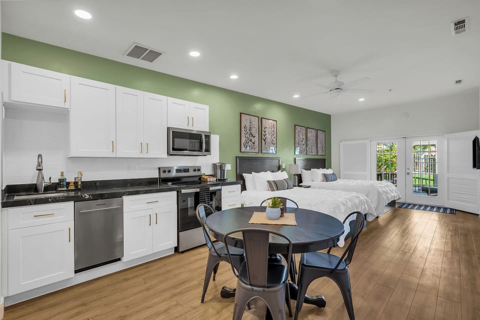 Full kitchen with dining table 