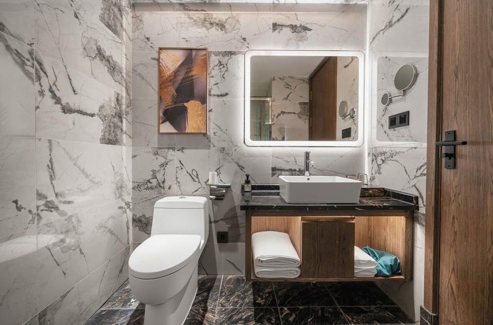 Twin Room, City View | Bathroom | Shower, hair dryer, slippers, towels