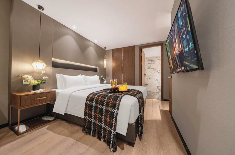 Room, City View | Laptop workspace, blackout drapes, soundproofing, WiFi (free)