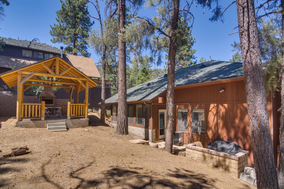 Exterior | Covered Dining Area | Gas Grill